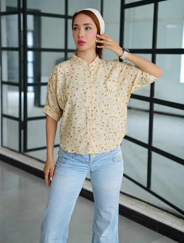 یه شومیز که استایلتو جذاب می کنه ، هم می تونی اسپورت باهاش ست کنی هم زنونه