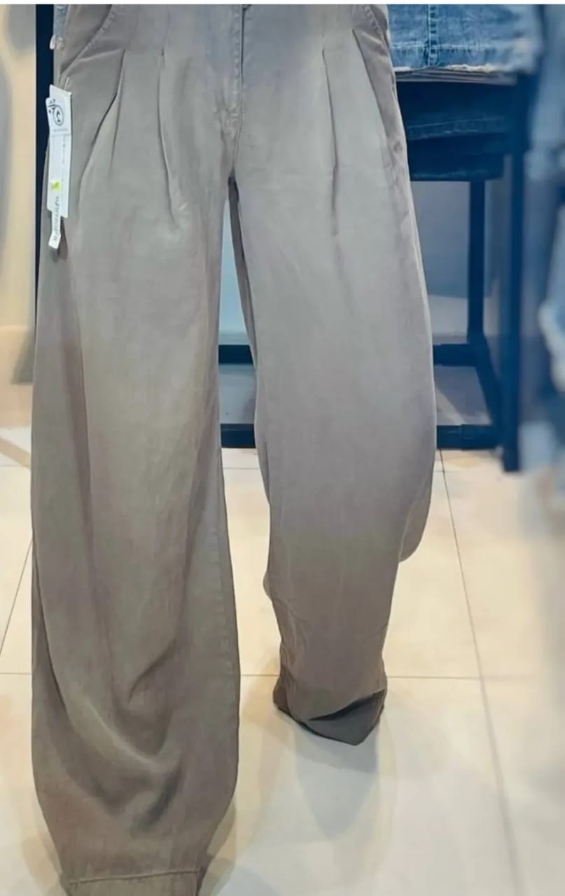 شلوار سیلک درجه یک،در دو رنگ ، سایز بندی ، ۳۶ الی ۴۸، قد:۱۱۰ سانت